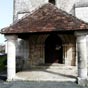 Le porche de l'église.