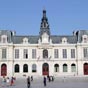 Hôtel de ville (1869-1875), œuvre de l'architecte Antoine-Gaétan Guérineau, de style Second Empire. Originellement musée et mairie, il abrite des tableaux de Pierre Puvis de Chavannes, Léon Perrault, Émile Bin.