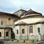 Eglise Saint-Hilaire-Le-Grand : Hilaire, originaire de Poitiers, est devenu évêque au milieu du IVe siècle. Il a été le grand défenseur, en Gaule, de la foi chrétienne orthodoxe qui s'opposait alors à l'arianisme triomphant. Il avait fait construire pour 