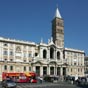 Sainte-Marie-Majeure : Cette basilique, propriété du Vatican, est l'une des quatre basiliques majeures. Elle est un abrégé des grandes étapes de l'art chrétien à Rome, avec son plan basilical aux nobles proportions de style paléochrétien, ses mosaïques antiques (nef) et médiévales (abside et façade), et ses imposantes chapelles polychromes de la Contre-Réforme. 