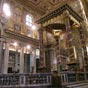 Le chœur et le baldaquin : oeuvre imposante de Fuga, le baldaquin est constitué de colonnes en porphyre où s'enroulent des rameaux en bronze.Ce der