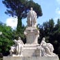 Statue du poète Goethe par Gustav Eberlein. 