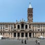 Basilique Sainte-Marie-Majeure : En août 356 la Vierge apparaît au Pape Libère et lui demande de construire une église, qui lui sera dédiée, à l'endroit où il aura neigé durant la nuit. Le 5 août, au matin, une procession se dirige vers la colline de l'Esquilin indiquée par la Vierge pour y découvrir un espace recouvert de neige. Le Pape Libère construisit un premier édifice à cet emplacement...  Sainte-Marie-Majeure, est l'une des 4 basiliques majeures de Rome.