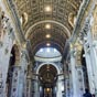 L'intérieur de la basilique Saint-Pierre est impressionnant, grandiose, monumental… Elle manque peut-être de chaleur et de charme mais elle marque les esprits, ce qui était l'objectif au moment de sa construction, en pleine période de contre-réforme. La décoration est d'une très grande richesse, de style baroque. Le sol et les murs sont couverts de marbres polychromes. Quatre piliers monumentaux, situés de chaque côté séparent les 3 nefs. Nous y trouverons des médaillons représentant les papes.