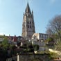 Basilique Saint-Eutrope de Saintes. Fondée en 1081, à l'instigation du duc d'Aquitaine et comte de Poitou Guillaume VIII, consacrée par le pape Urbain II en 1096, elle honore saint Eutrope, martyr, premier évêque et évangélisateur de la région. Son tombea