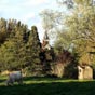 Le village de Sancergues est verdoyant et son église...omniprésente !