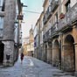 Rue dans le centre historique de santiago. En début de matinée, tout est calme.