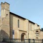 L'église Saint-Pierre-des-Cuisines, située rue de la Boule, à côté de la place Saint-Pierre, est la plus vieille église du sud-ouest de la France. Elle est construite sur une ancienne nécropole gallo-romaine du IVe siècle.