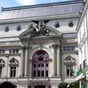Le Grand Théâtre et Opéra de Tours : Le Grand Théâtre de Tours est construit sur l'ancienne église des Cordeliers. Dès 1796, cette église est convertie en théâtre de 800 places par un particulier, le citoyen Bûcheron. En 1867, la salle est rachetée par la municipalité qui la fait démolir et remplacer par un nouvel ensemble inspiré de l'Opéra Garnier et conçu par l'architecte Léon Rohard.