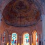 La voûte en cul-de-four qui termine l'abside est caractéristique de cette période, dite de " L'école de Cluny", tandis que les fresques qui l'ornent sont du XIXe siècle.