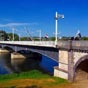 Pont de l'Europe. Ce pont-barrage, composé d'un pont routier franchissant la rivière Allier situé à la limite des communes de Vichy et de Bellerive-sur-Allier, et d'un seuil artificiel créant la retenue d'eau appelée lac d'Allier. 