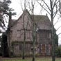 Couvent des Célestins . Il a été construit à l'initiative du duc Louis II de Bourbon, a été ravagé à plusieurs reprises. Sous la Révolution, la plupart des bâtiments sont démolis et les matériaux sont vendus. L'unique bâtiment subsistant de l'important ensemble du couvent est un petit corps de logis rectangulaire situé à la limite de la terrasse dominant les berges de l'Allier. Il date du début du XVe siècle et il est couvert d'une toiture très pentue à deux pans ; il est tout à fait dans le style des maisons fortes bourbonnaises du XVe siècle. Longtemps délabré, il a été récemment restauré. 