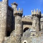 En 1178, les chevaliers de l'ordre du Temple s'installent à Ponferrada et bâtissent cette forteresse afin de protéger les pèlerins. Ce château templier se situe sur une colline au confluent des rivières Boeza et Sil. Aujourd'hui, il constitue, avec ses ha