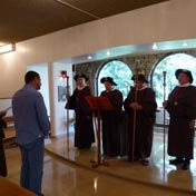 Le candidat "Jacquet" devant les officiants en la chapelle du Pignolet