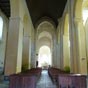 A son entrée dans l'église, le visiteur est frappé par la luminosité et l'élévation. Le chœur, édifié au tout début du XIIe siècle, est le témoin de cette belle période de maturité de l'architecture romane. Le plan est en croix latine à absidioles échelonnées. En Berry, ce type est le plus fréquent.  