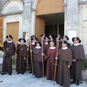 Nos confrères "jacquets"à la sortie de la messe à Meschers 