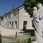 Le monastère "Les Annonciades" qui accueille nos confrères. En haut de la photo et à gauche, on aperçoit l'hélicoptère de la sécurité chargé de veiller sur nos confrères ! 